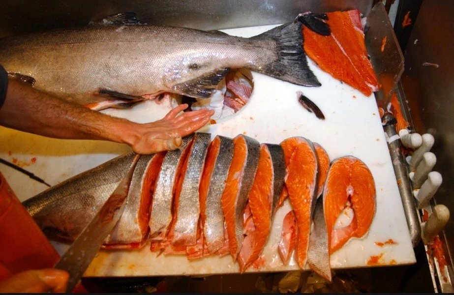 Казахстанцы стали есть больше фруктов, рыбы и морепродуктов