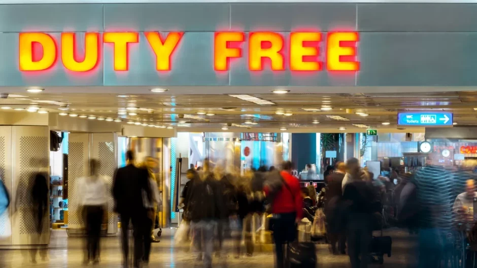 Аэропортта  Duty  free  дүкендерінде  сауда  жасайтындардың назарына