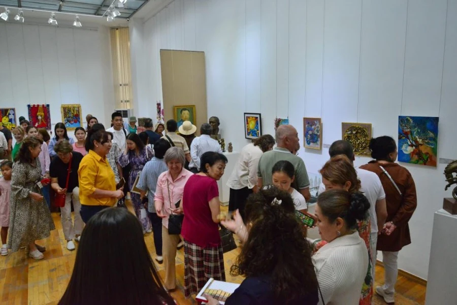 Выставка художественной династии Касымбековых открылась в Алматы