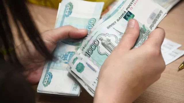Спрос на рубли в Казахстане продолжает стремительно падать
